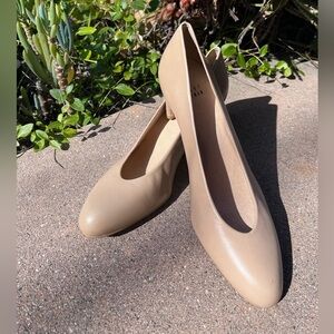 Stuart Weitzman classic pump with shaved heel - size 7M